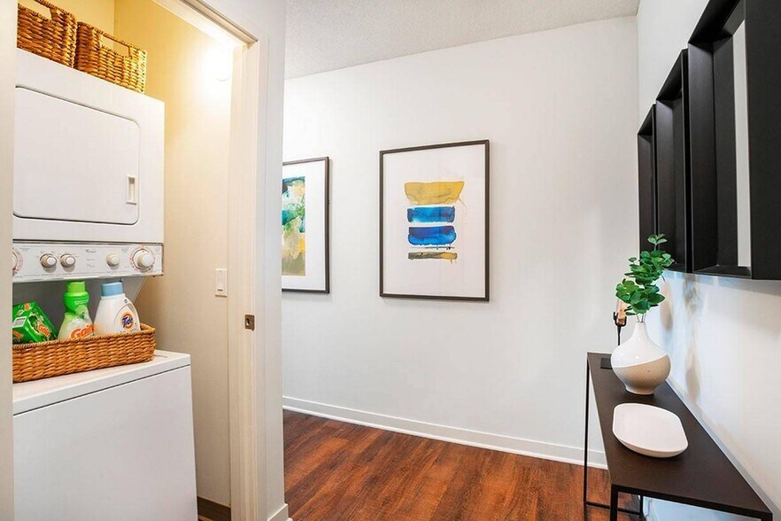 More Photos Of 555 W Kinzie St, Chicago Multifamily For Sale