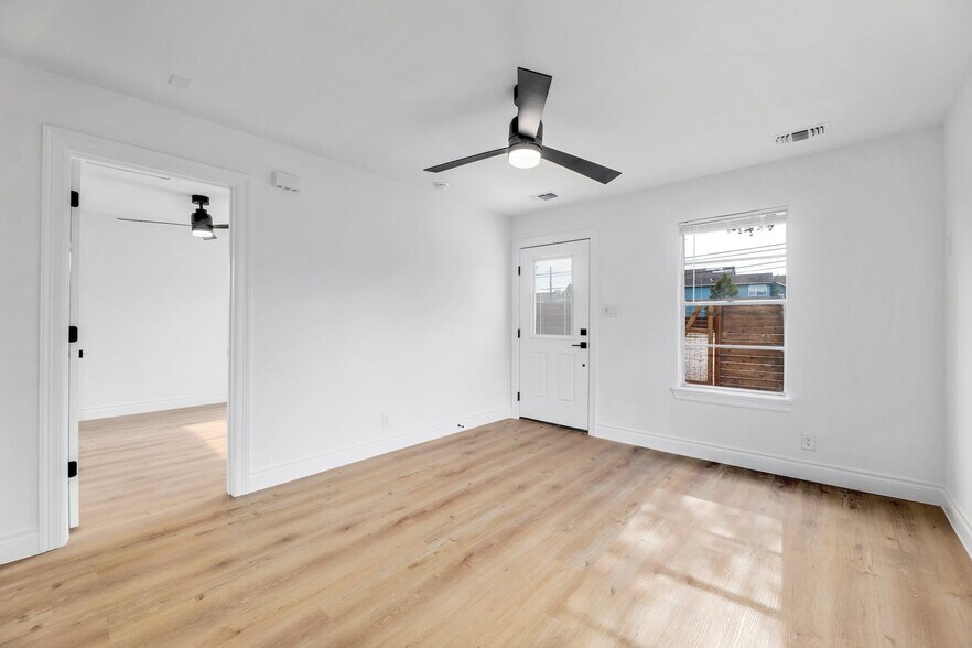 More Photos Of 306 W Stassney Ln, Austin Specialty For Sale