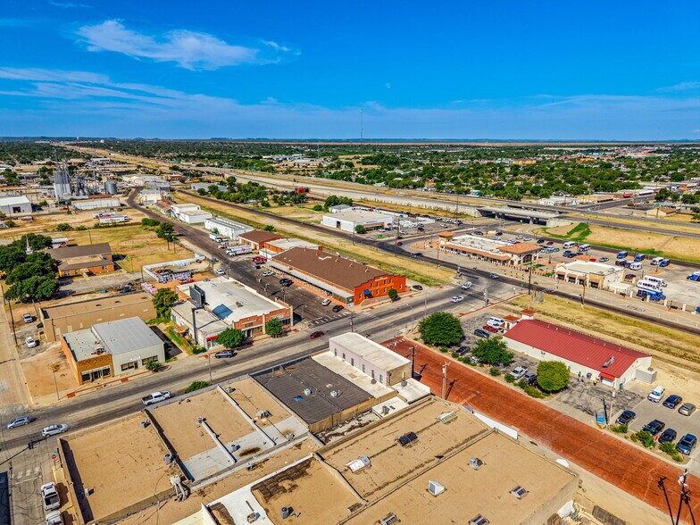 More Photos Of 318 N Chadbourne St, San Angelo Storefront For Sale