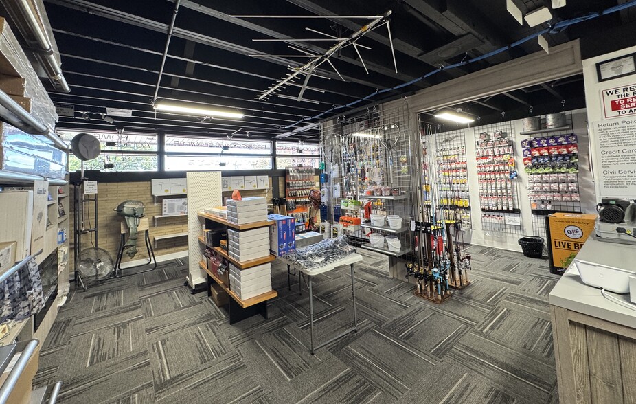 More Photos Of 121 S State St, Belvidere Flex For Sale