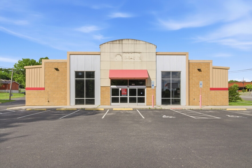 More Photos Of 800 W Main St, Radford Freestanding For Sale