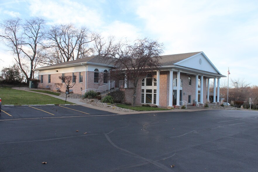More Photos Of 2705 Happy Joe Dr, Bettendorf Office For Sale
