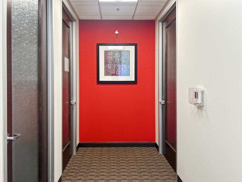 More Photos Of 1 W Court Sq, Decatur Office For Lease