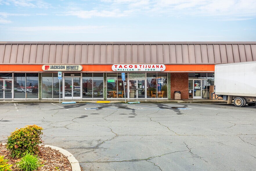 More Photos Of 1815-1985 Oro Dam Blvd E, Oroville Department Store For Sale