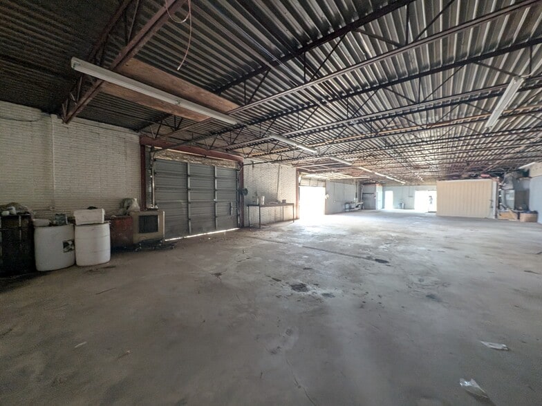 More Photos Of 1103 12th Pl, Plano Warehouse For Lease