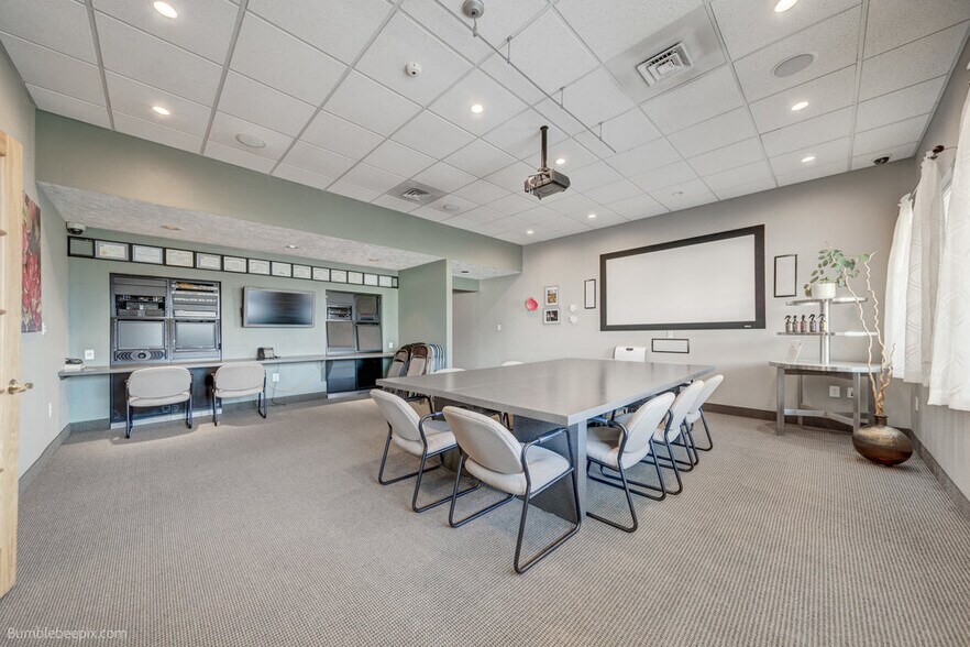 More Photos Of 104-106 N Hutchinson Rd, Spokane Valley Flex For Sale