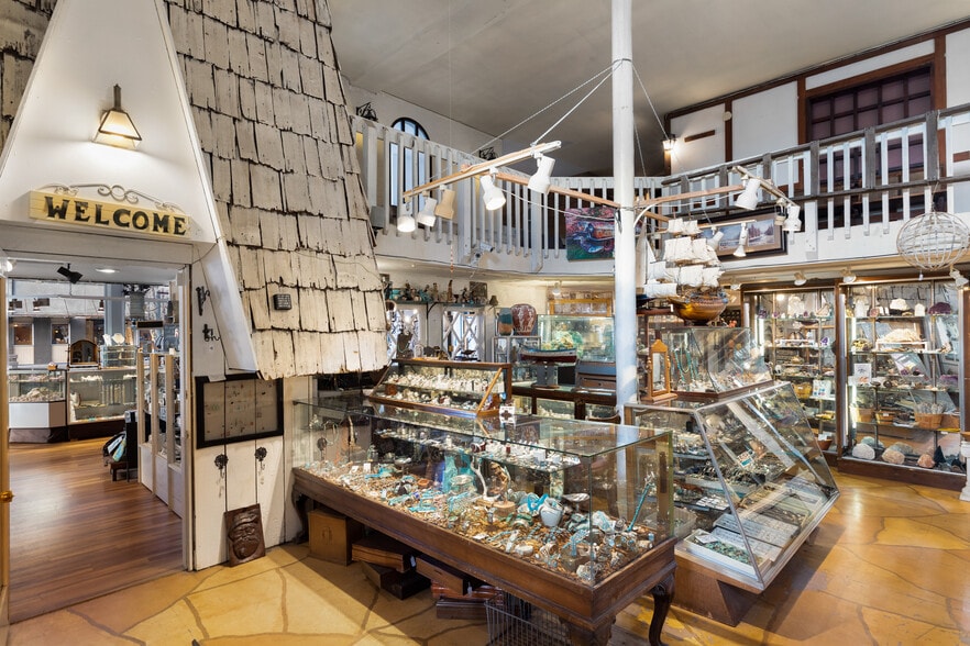More Photos Of 619 Commercial Ave, Anacortes Storefront Retail Office For Sale