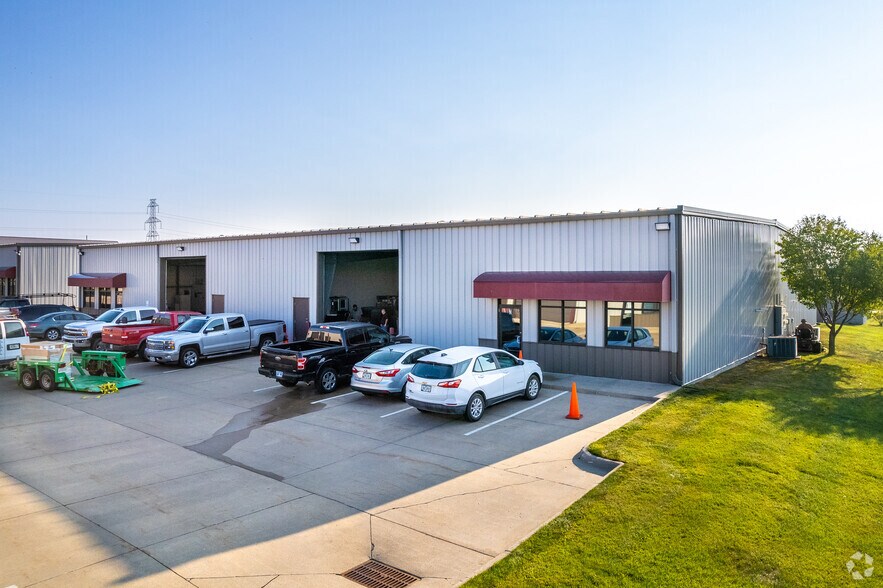 More Photos Of 3560 SW Brookside Dr, Grimes Flex For Lease