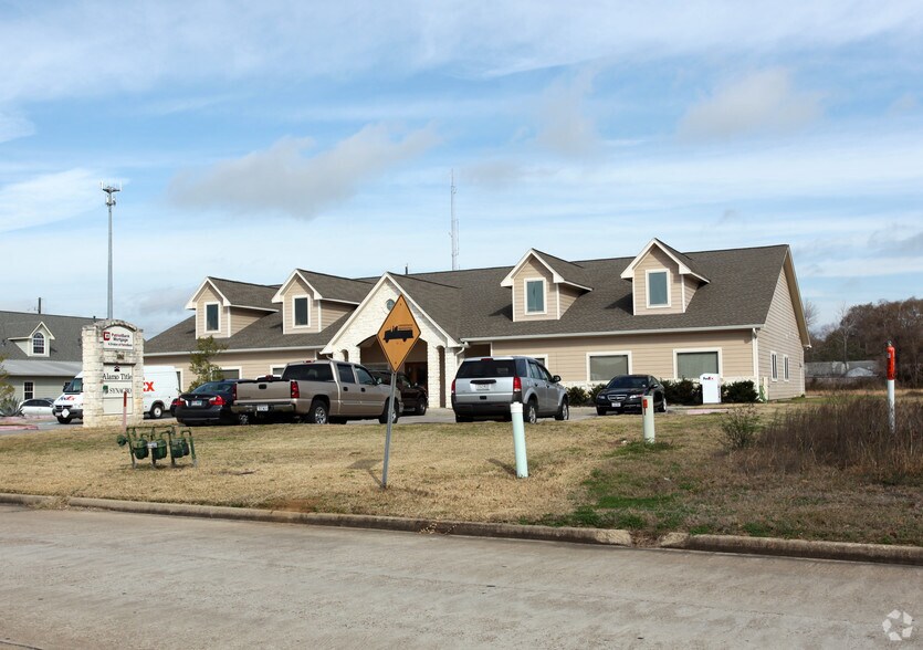 More Photos Of 1002 Village Square Dr, Tomball Office For Lease