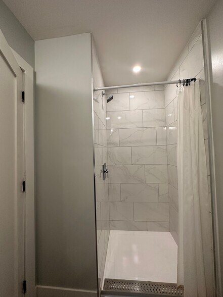 More Photos Of 144 Renfrew Av, Ottawa Apartments For Sale