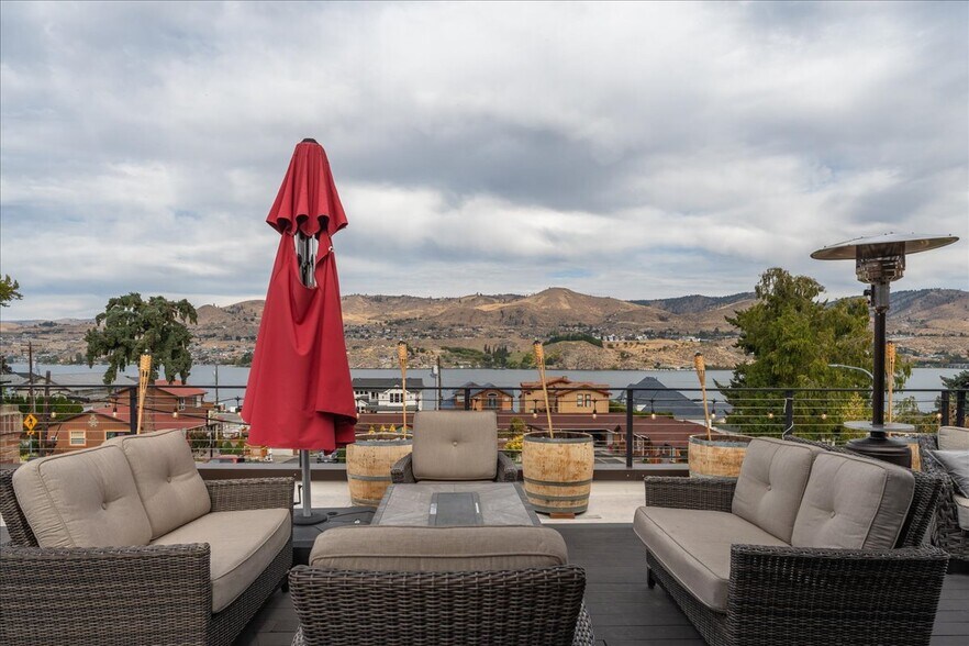 Primary Photo Of 2037 W Woodin Ave, Chelan Restaurant For Sale