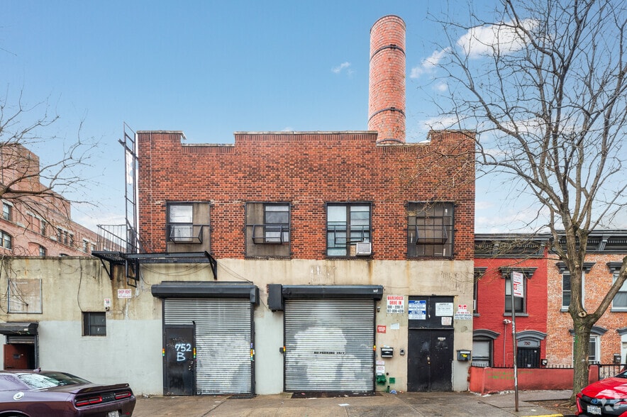 More Photos Of 752 Willow Ave, Bronx Warehouse For Lease