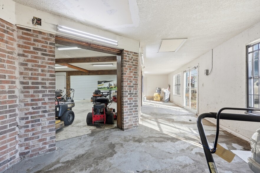 More Photos Of 4545 Saint Johns Ave, Jacksonville Service For Sale