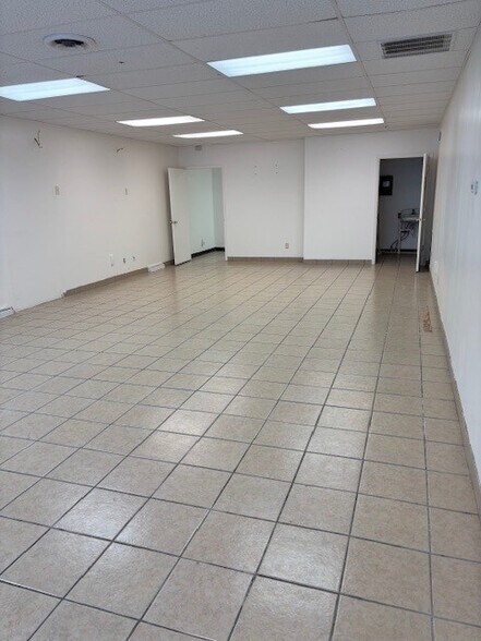 More Photos Of 1601-1613 Portage St, Kalamazoo Storefront Retail Office For Lease