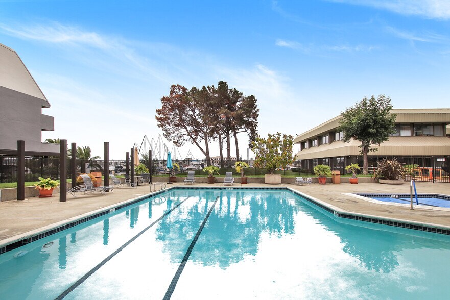 More Photos Of 11 Embarcadero West, Oakland Office For Sale