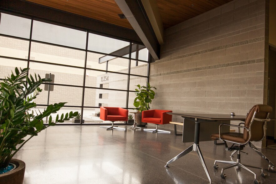 More Photos Of 15354 N 83rd Way, Scottsdale Warehouse For Lease