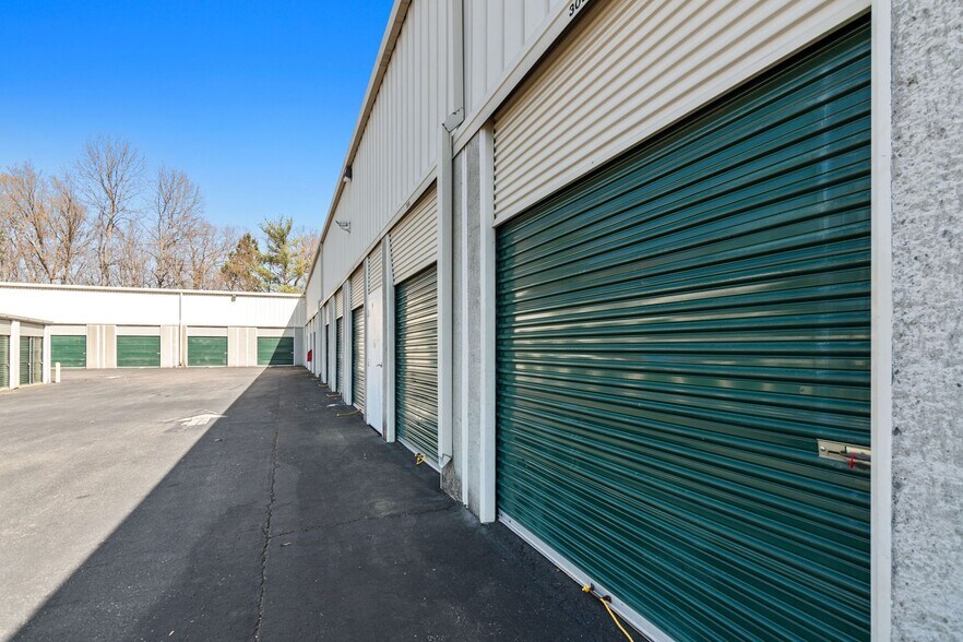 More Photos Of 9120 W Broad St, Richmond Self Storage For Sale