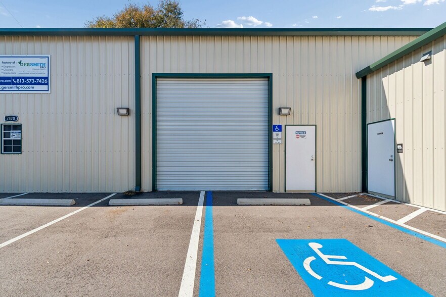 More Photos Of 2820 N 34th St, Tampa Warehouse For Lease