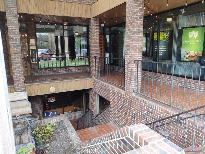 More Photos Of 814 E Broadway, Columbia Storefront Retail Office For Lease