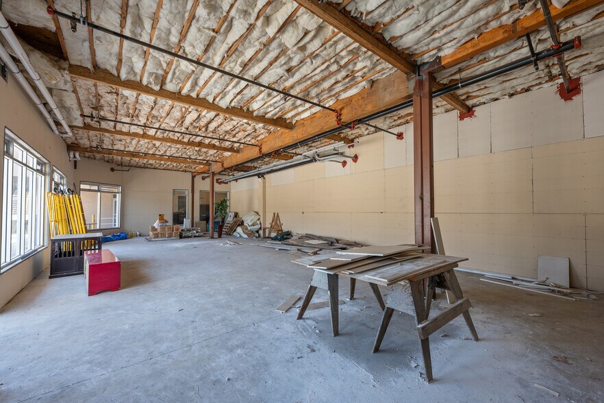 More Photos Of 165 W San Ysidro Blvd, San Ysidro General Retail For Sale