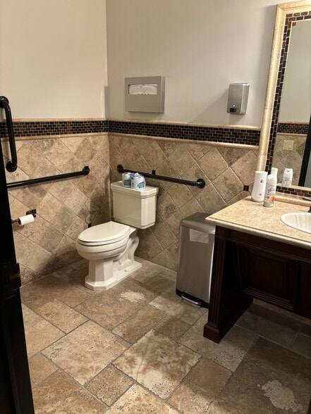 More Photos Of 20325 N 51st Ave, Glendale Office For Sale