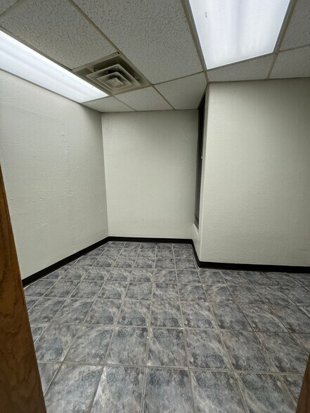 More Photos Of 901 N Virginia Ave, Oklahoma City Manufacturing For Lease