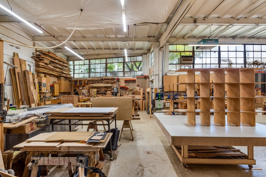 More Photos Of 5606 Cooper Ave, Glendale Warehouse For Lease