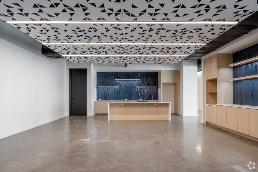 More Photos Of 3232 E Cesar Chavez St, Austin Unknown For Lease