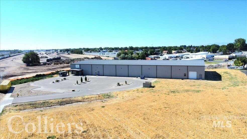 More Photos Of 805 Parkcentre Way, Nampa Warehouse For Lease