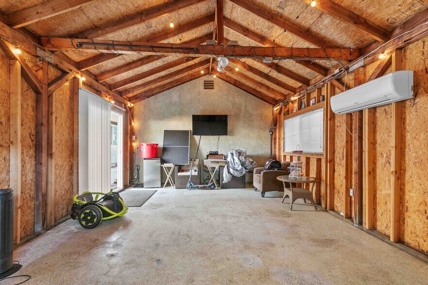 More Photos Of 7317 Clybourn Ave, Sun Valley Contractor Storage Yard For Sale