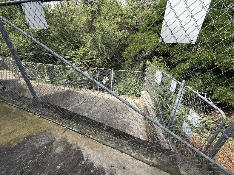 More Photos Of 1424 Gulick Ave, Honolulu Multifamily For Sale