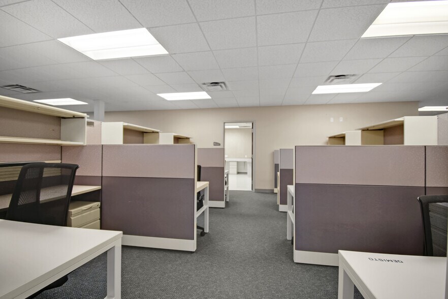 More Photos Of 9512 Sunbeam Center Dr, Jacksonville Office For Lease