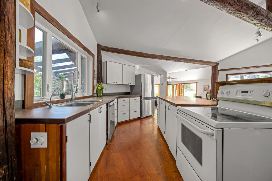 More Photos Of 1885 Central Rd, Hornby Island Land For Sale