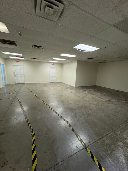 More Photos Of 1201-1217 W Remington Blvd, Romeoville Warehouse For Lease