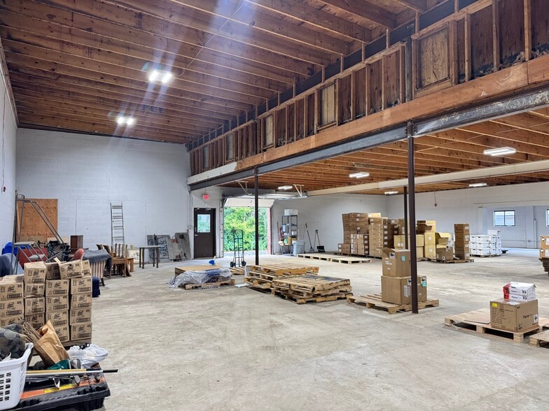 More Photos Of 2222 Mason Ln, Ballwin Showroom For Sale