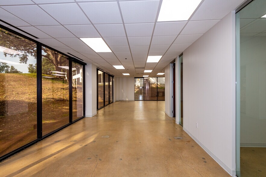 More Photos Of 104 Decker Ct, Irving Unknown For Lease