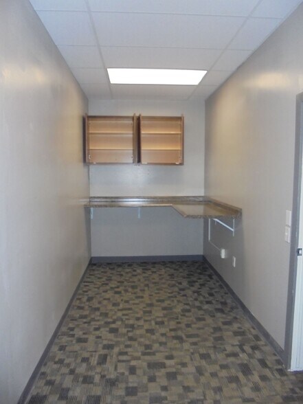 More Photos Of 100-230 Uinta Dr, Green River Storefront For Lease