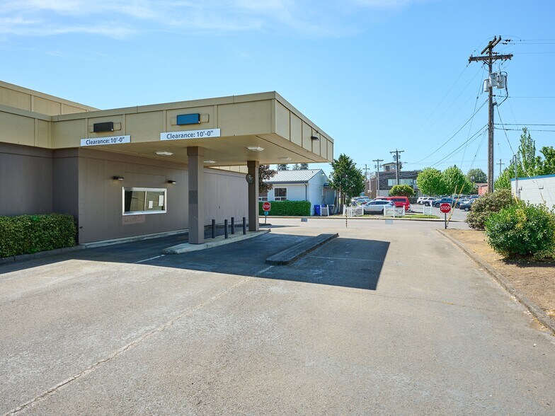 More Photos Of 200 Center Ave, Molalla Bank For Sale