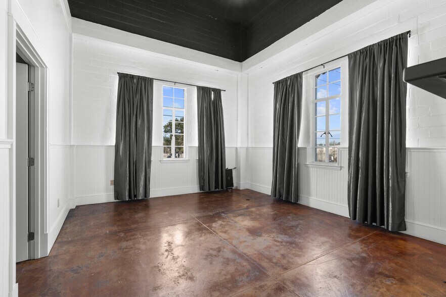 More Photos Of 939 N Magnolia Ave, Ocala Freestanding For Sale