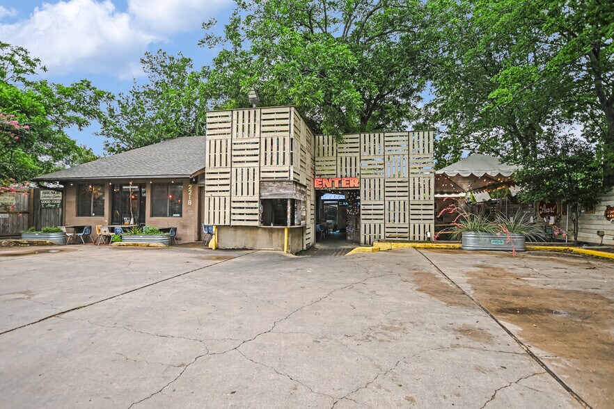 Primary Photo Of 2218 College Ave S, Austin Restaurant For Sale