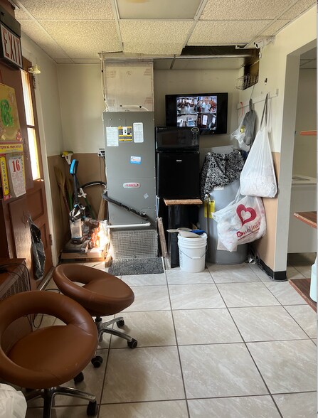 More Photos Of 939 N Hanover St, Pottstown Storefront For Sale