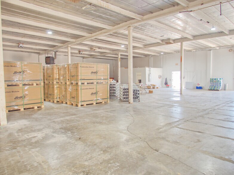 More Photos Of 200 Eastgate Rd, Barstow Warehouse For Sale