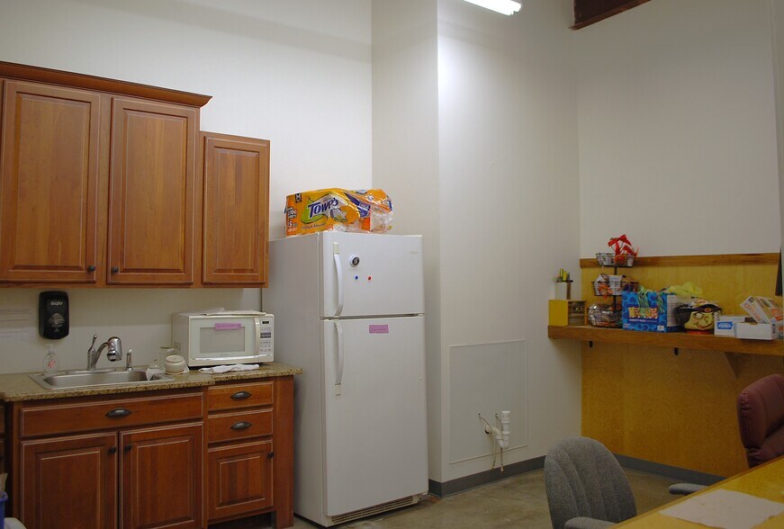 More Photos Of 979 Lovers Ln, Bowling Green Warehouse For Lease