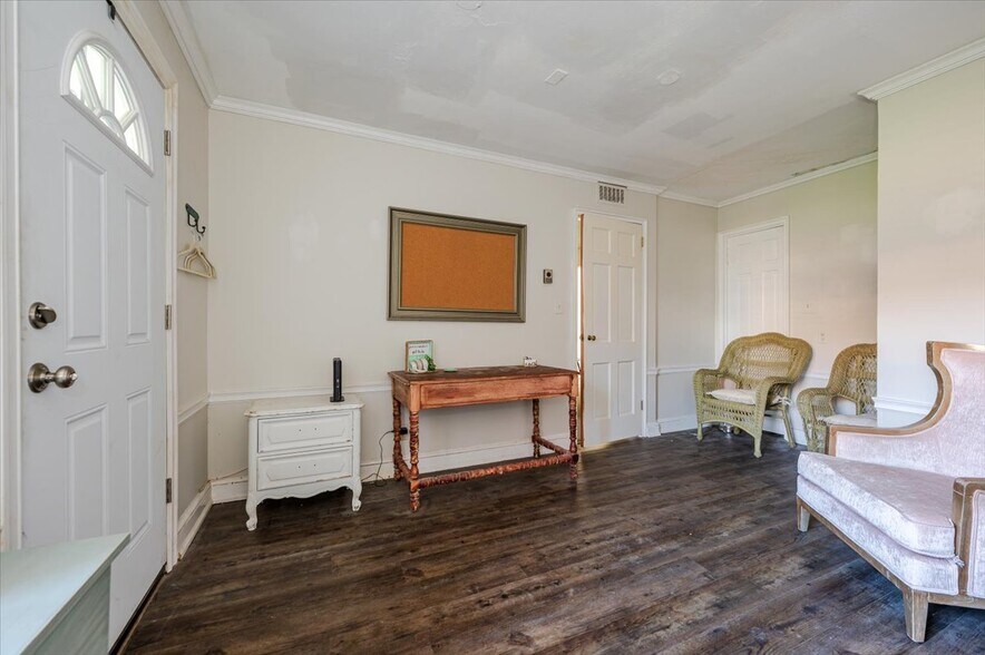 More Photos Of 23 S Village Ave, Rockville Centre Office For Sale