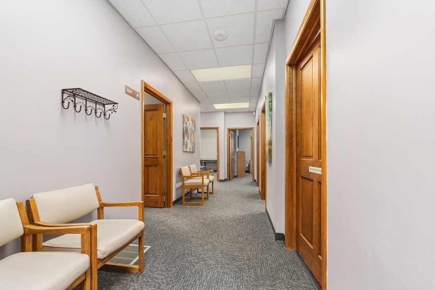 More Photos Of 4718 National Rd E, Richmond Office For Lease