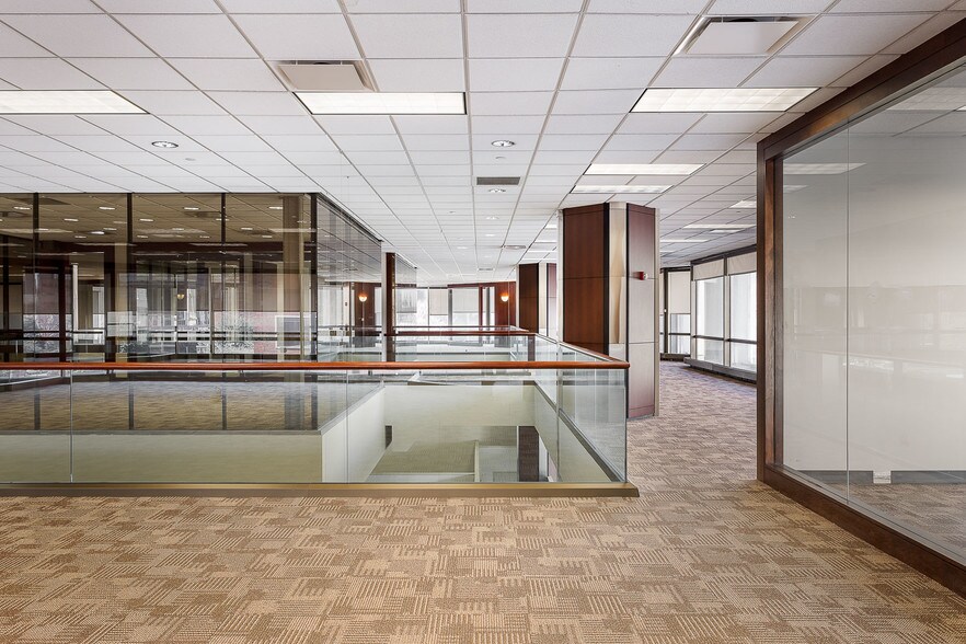 More Photos Of 500 W Jefferson St, Louisville Office For Lease