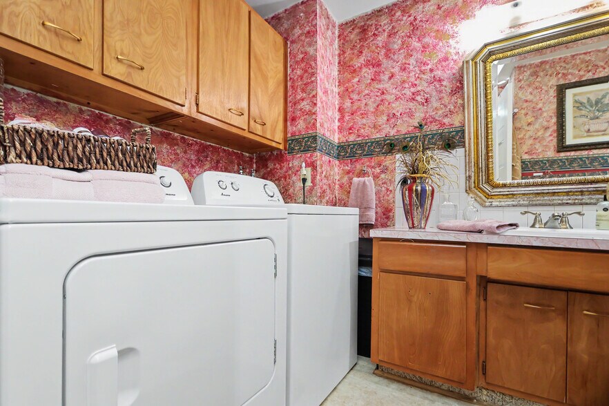 More Photos Of 524 State Route 314 N, Ontario Specialty For Sale
