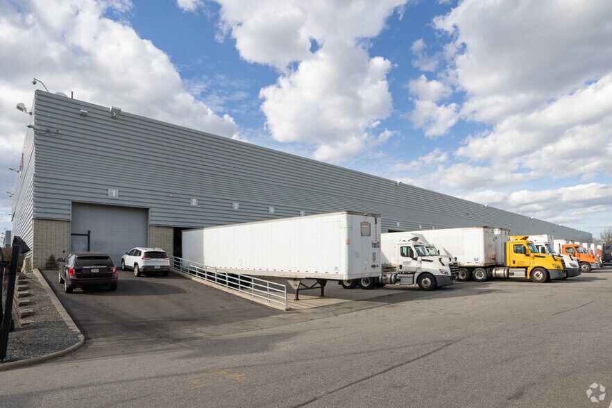 More Photos Of 230-39 International Airport Ctr Blvd, Springfield Gardens Light Distribution For Lease