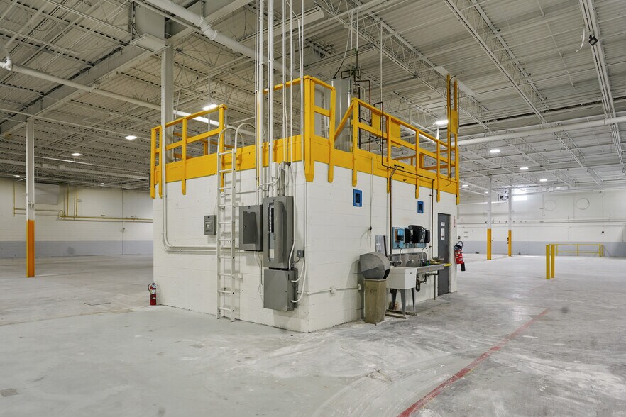 More Photos Of 23 Esquire Rd, North Billerica Manufacturing For Lease