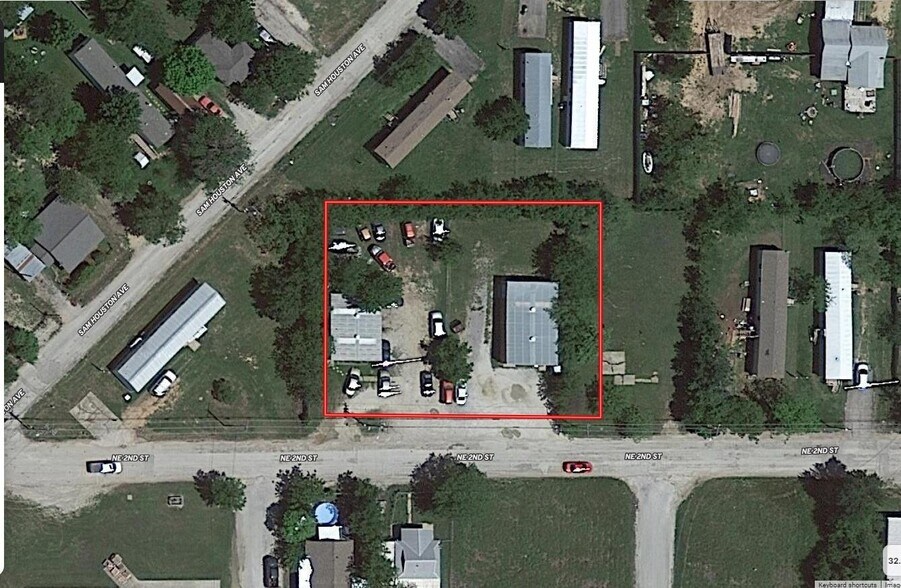 More Photos Of 2105 NE 2nd St, Mineral Wells Warehouse For Sale